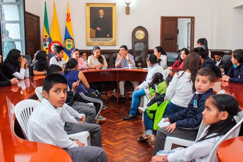 Niños de Popayán son atendidos por su Alcalde