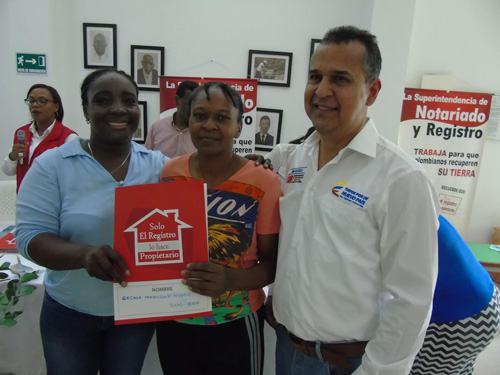 Administración Municipal de Villa Rica entregó títulos de predios fiscales a 64 nuevas familias Administración Municipal de Villa Rica entregó títulos de predios fiscales a 64 nuevas familias
