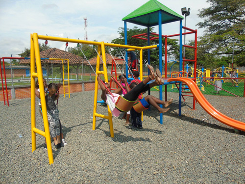 Gimnasios al aire libre y juegos para la comunidad de Villa Rica Gimnasios al aire libre y juegos para la comunidad de Villa Rica