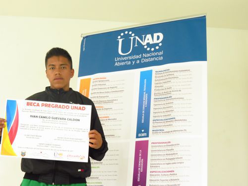 ESTUDIANTES DE INZÁ RECIBEN BECAS EN UNAD