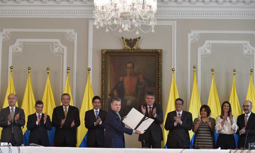 Empresarios podrán pagar impuestos con obras