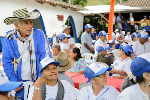 Celebración del Día Internacional del Adulto Mayor con sabor a caña Celebración del Día Internacional del Adulto Mayor con sabor a caña