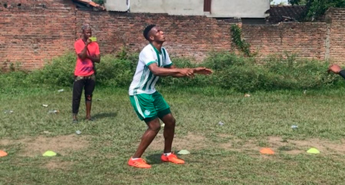 ¿De Guachené a Barcelona? Yerry Mina entrena en su pueblo natal durante vacaciones