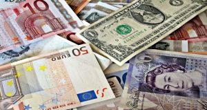 Tres párrafos: Misi, subastas de cuadros y paridades de monedas