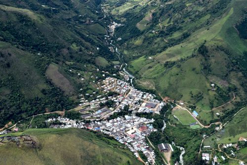 Combates en sur dejan ocho muertos Combates en sur del Cauca dejan ocho muertos