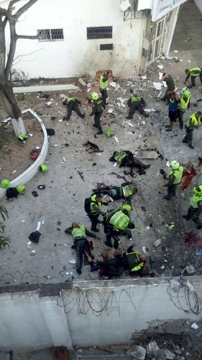 Cuatro policías y dos vigilantes muertos en Barranquilla Cuatro policías y dos vigilantes muertos en Barranquilla