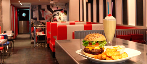 La Hamburguesería está de quinceañera y yo soy el edecán