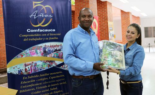 Comfacauca continúa entregando kits escolares a sus afiliados