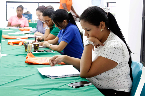 Unicomfacauca trabaja de la mano del sector productivo del Departamento Unicomfacauca trabaja de la mano del sector productivo del Departamento