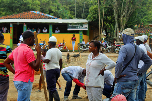 Descentralización y minga comunitaria Descentralización y minga comunitaria
