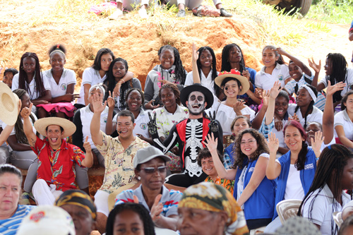 Vuelve la chiva de la Paz – Fundación Plan Vuelve la chiva de la Paz – Fundación Plan