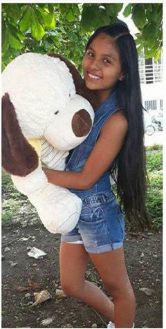 Niña a la que robaron el cabello permanece en cuidados intensivos