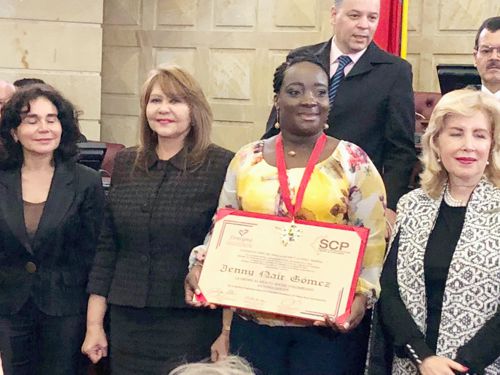 Alcaldesa de Villa Rica recibió Orden al Mérito Social