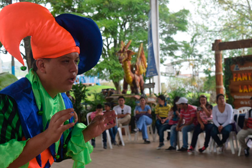 e realizó la VIII versión del Festival de Juegos, Sonrisas y Abrazos en el Centro Recreativo Pisojé de Comfacauca. Niños en condición de discapacidad celebraron un Festival de Amor