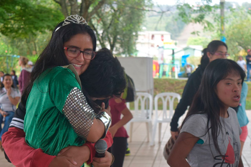 Un amor sin prejuicios era lo que irradiaban los visitantes en su mirada. Niños en condición de discapacidad celebraron un Festival de Amor