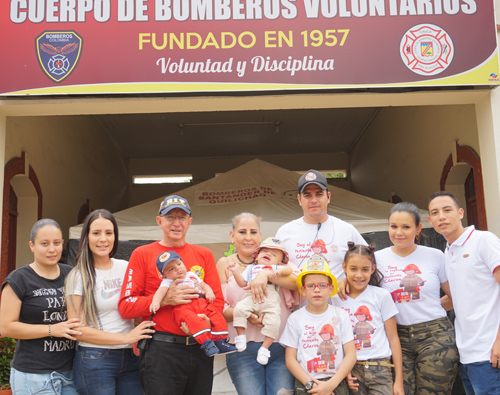 Bomberos de Santander de Quilichao celebraron el Día de los Niños Niños de Quilichao fueron bomberitos por un día