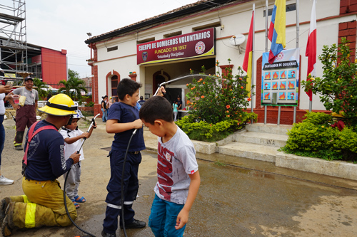 Niños de Quilichao fueron bomberitos por un día Niños de Quilichao fueron bomberitos por un día
