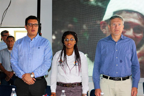 Alcalde de Caldono, Paulo Piso; secretaria de Cooperación Internacional, Neyla Yadira Amú Venté; embajador de la República Francesa, Gauiter Mignot. Alcalde de Caldono, Paulo Piso; secretaria de Cooperación Internacional, Neyla Yadira Amú Venté; embajador de la República Francesa, Gauiter Mignot.