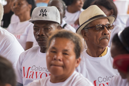 328 adultos mayores beneficiados 328 adultos mayores beneficiados