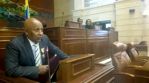Álvaro Miguel Mina, recibió la Orden de la Democracia
