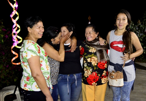 Sara, Marta, Orfilia, María Santos y Mayurly. 42 años de ausencia no debilitaron el amor filial