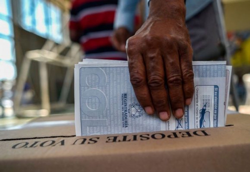 La política es el régimen y lo político es la convivencia