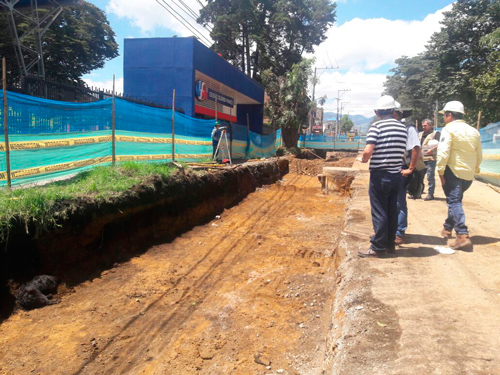 PAVIMENTADO EL PRIMER FRENTE DE OBRA DE LA VÍA AL BOSQUE PAVIMENTADO EL PRIMER FRENTE DE OBRA DE LA VÍA AL BOSQUE
