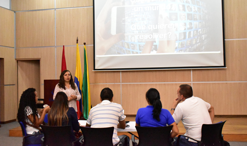 Jóvenes emprendedores se capacitan para desarrollar negocios en la actualidad