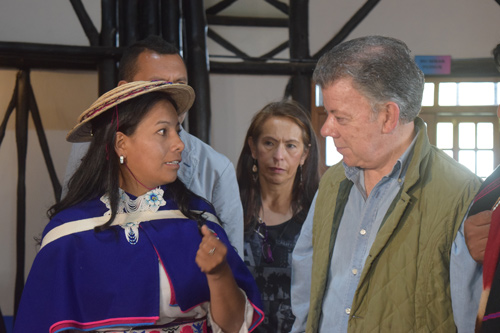 "No puedo permitir que al pueblo misak lo desplacen a la fuerza", dijo el presidente Santos "No puedo permitir que al pueblo misak lo desplacen a la fuerza", dijo el presidente Santos