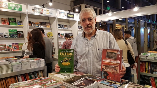 Jorge Barraza, las letras mejor “chutadas” del fútbol
