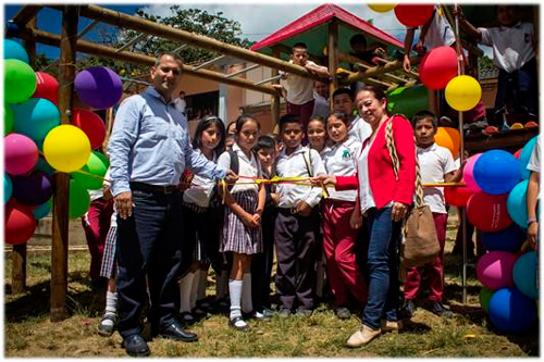 Llevamos buena energía a niños de La Vega Llevamos buena energía a niños de La Vega