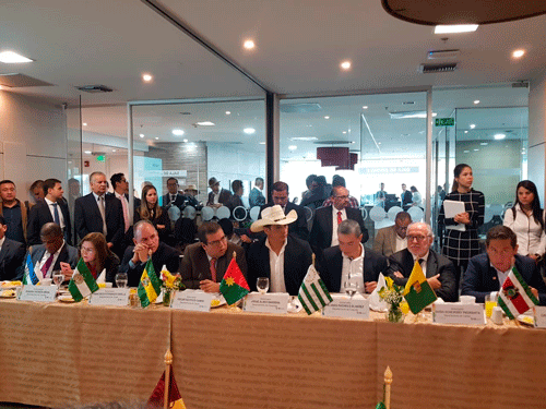 Gobernadores de Colombia solicitan al Gobierno Nacional reasumir el PAE Gobernadores de Colombia solicitan al Gobierno Nacional reasumir el PAE