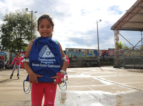 Con kits escolares el programa ‘Canchas llenas’ celebró el mes de los niños Con kits escolares el programa ‘Canchas llenas’ celebró el mes de los niños