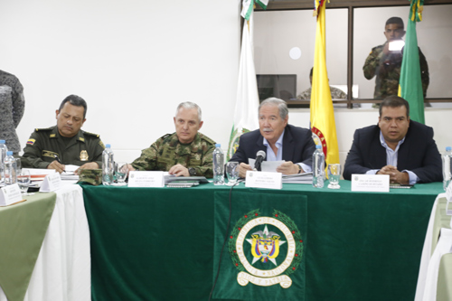 Ministro de Defensa, Guillermo Botero; Comandante del Ejército Nacional, General Ricardo Gómez Nieto; el director General de la Policía Nacional, Jorge Hernando Nieto Rojas y el gobernador del Cauca, Óscar Rodrigo Campo llevaron a cabo la reunión en el comando de la Policía Cauca. Ministro de Defensa, Guillermo Botero; Comandante del Ejército Nacional, General Ricardo Gómez Nieto; el director General de la Policía Nacional, Jorge Hernando Nieto Rojas y el gobernador del Cauca, Óscar Rodrigo Campo llevaron a cabo la reunión en el comando de la Policía Cauca.