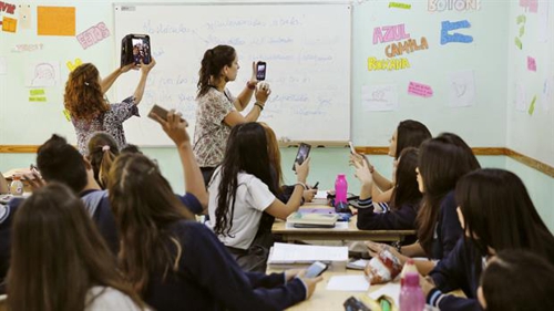 CELULARES EN CLASE: SI O NO
