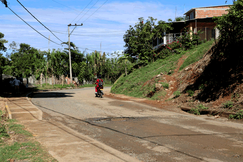 Rosario de huecos, todo un viacrucis la carretera a San Pedro