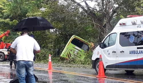 Accidente deja un muerto y 16 deportistas lesionados