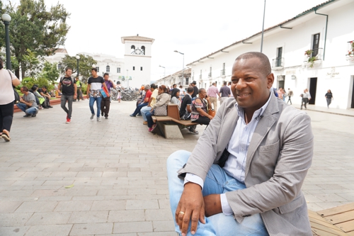 Un gobernador afro que gusta de la cultura Un gobernador afro que gusta de la cultura