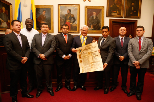 Gran Escudo del Concejo otorgado a Juan Carlos López
