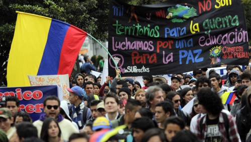 La revolución no tiene nada que ver con Petro ni con las Farc