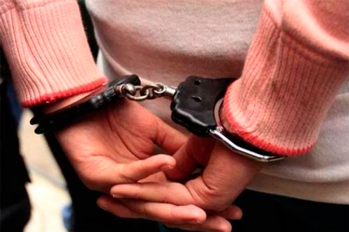 Mujer capturada por falsedad de documentos al solicitar un crédito Mujer capturada por falsedad de documentos al solicitar un crédito