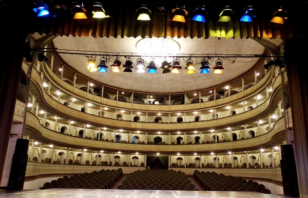 Alcalde prestará gratis, por cinco años, el Teatro Municipal