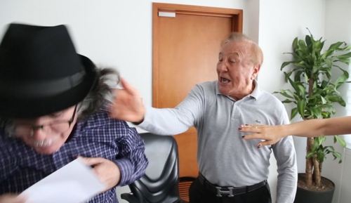 Los congresistas terminaron de sastres remendones