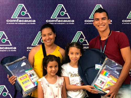 Continua la entrega de los Kits Escolares Comfacauca Continua la entrega de los Kits Escolares Comfacauca