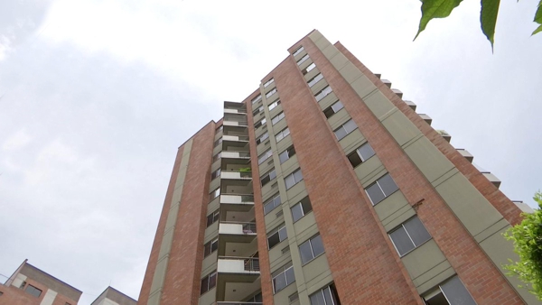 LA INGENIERÍA ANTIOQUEÑA NO PARA DE DAR EJEMPLO. OTRO EDIFICIO A PUNTO DE CAERSE