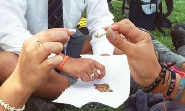 Capturados por vender droga a estudiantes
