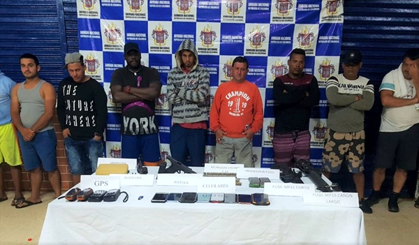 Cárcel para 11 extranjeros por tráfico de armas