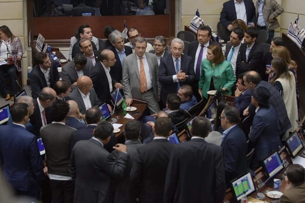 NUESTRA DEMOCRACIA EN LA UCI NUESTRA DEMOCRACIA EN LA UCI