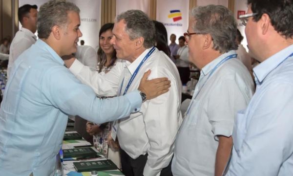 Sopapo tras sopapo para Uribe/Duque SOPAPO TRAS SOPAPO PARA URIBE/DUQUE