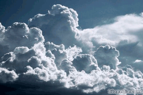 Techo de nubes grises